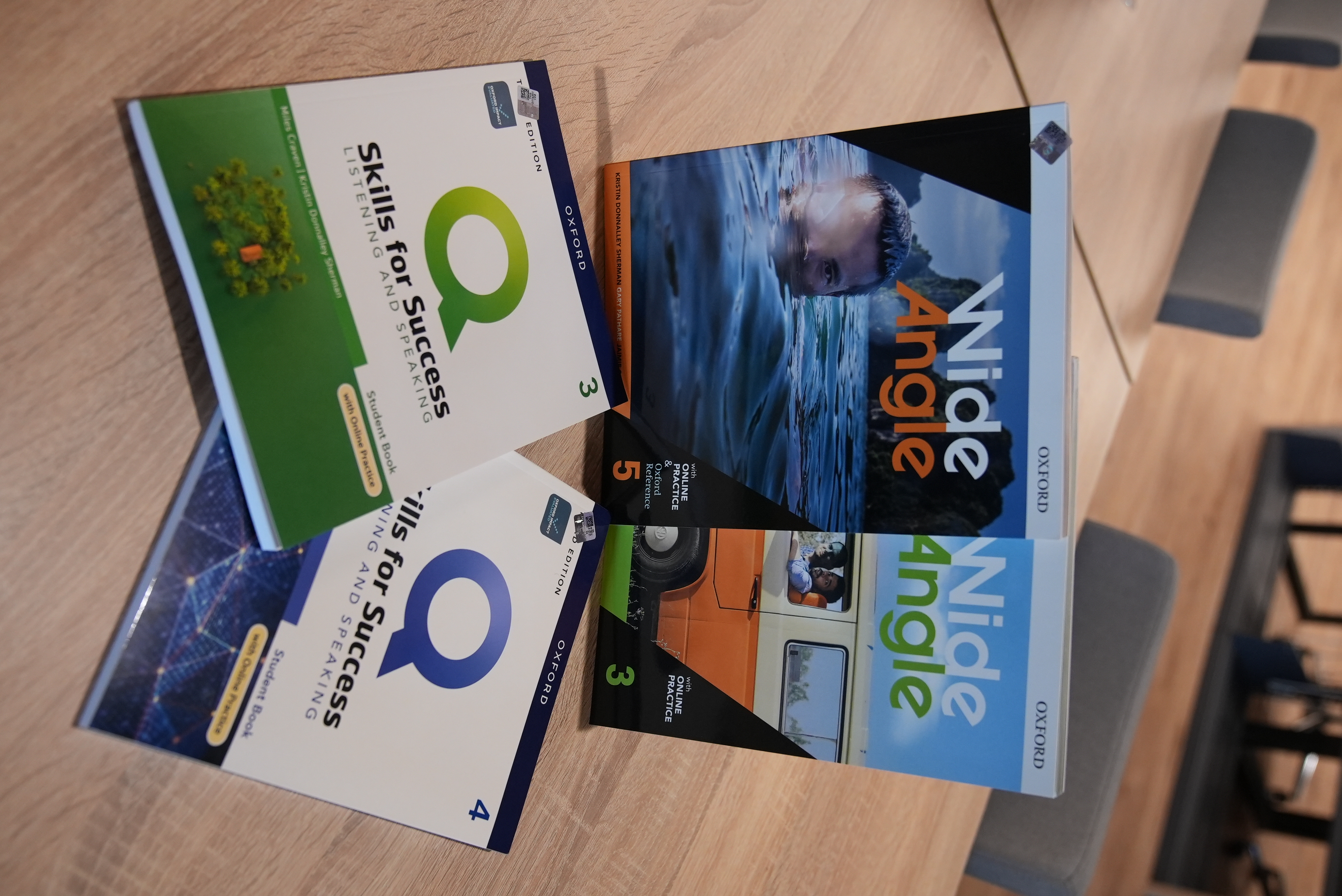 Wide Angle 3 & 5 ve Q: Skills for Success 3 & 4 (Listening and Speaking)